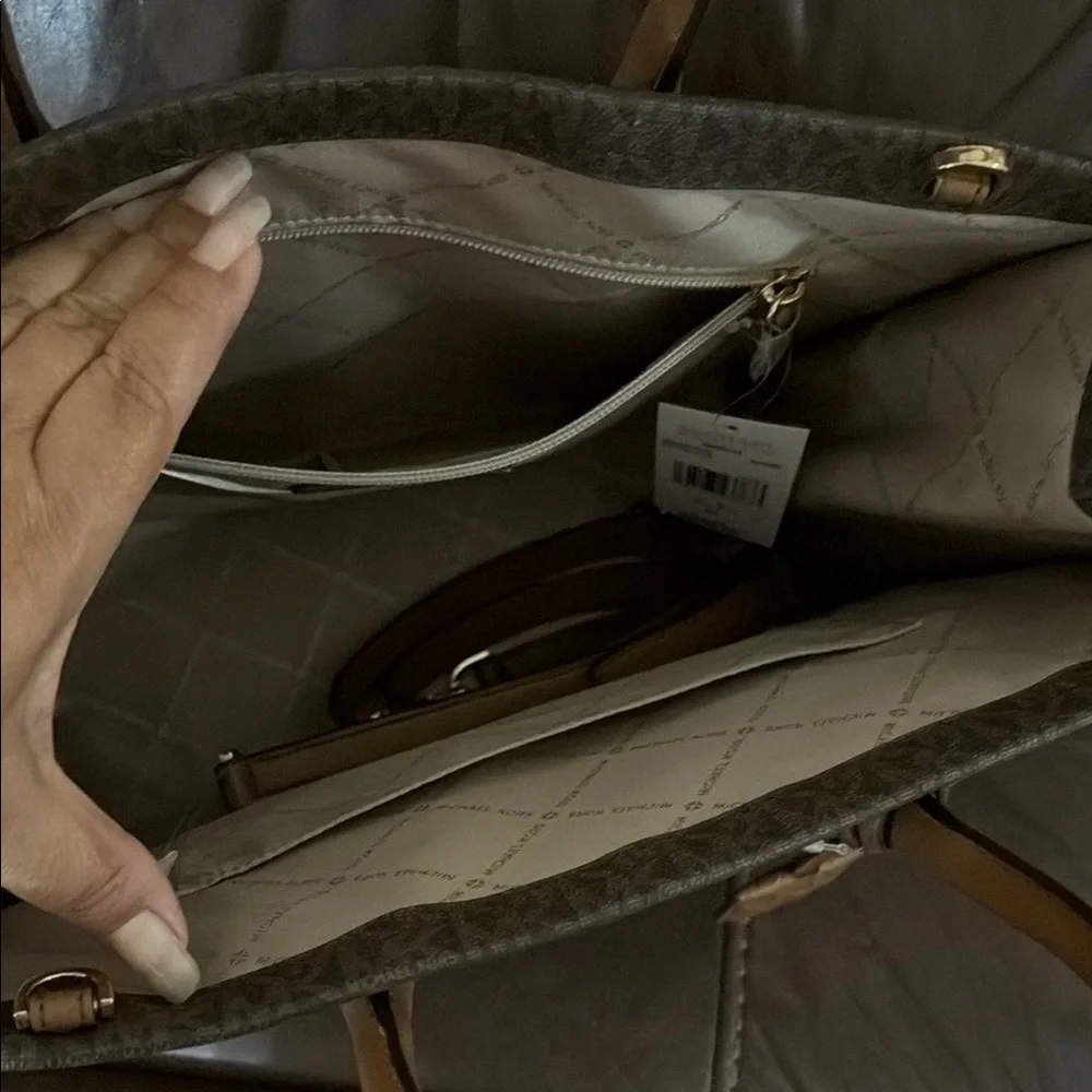 NWT Michael Kors Brown Tote Bag with Gold Accents - Picture 4 of 11